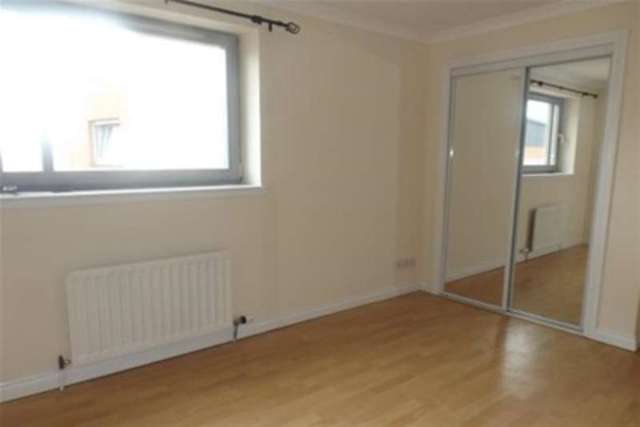  Image of 2 bedroom Flat to rent in South Victoria Dock Road Dundee DD1 at Dundee, DD1 3BQ