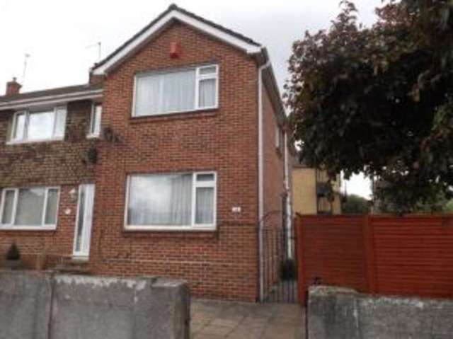  Image of 3 bedroom End of Terrace for sale in Englefield Road Southampton SO18 at Southampton Hampshire Bitterne, SO18 1AW