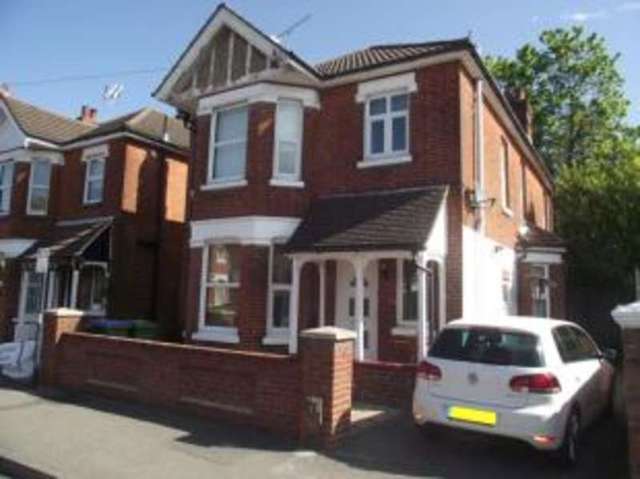  Image of 4 bedroom Detached house for sale in Vincent Avenue Shirley Southampton SO16 at Southampton Hampshire Lordswood, SO16 6PQ