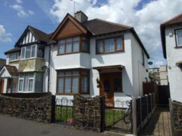  Image of 3 bedroom Detached house for sale in Oakhurst Road Southend-on-Sea SS2 at Southend-on-Sea Essex Prittlewell, SS2 5DT