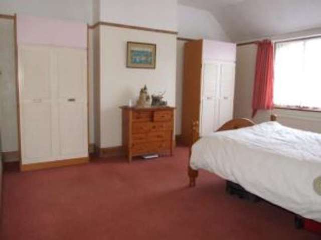  Image of 3 bedroom Detached house for sale in Oakhurst Road Southend-on-Sea SS2 at Southend-on-Sea Essex Prittlewell, SS2 5DT