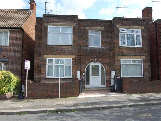  Image of 2 bedroom Detached house to rent in Manns Road Edgware HA8 at Southview House  Edgware, HA8 7NF