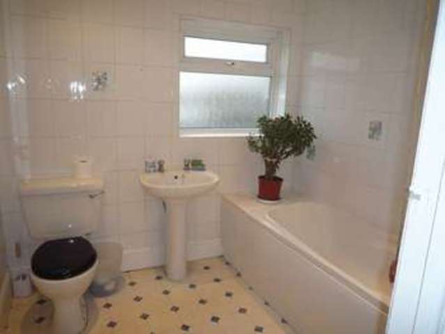  Image of 2 bedroom Flat to rent in Hale Lane Edgware HA8 at Hale Lane  Edgware, HA8 9QW