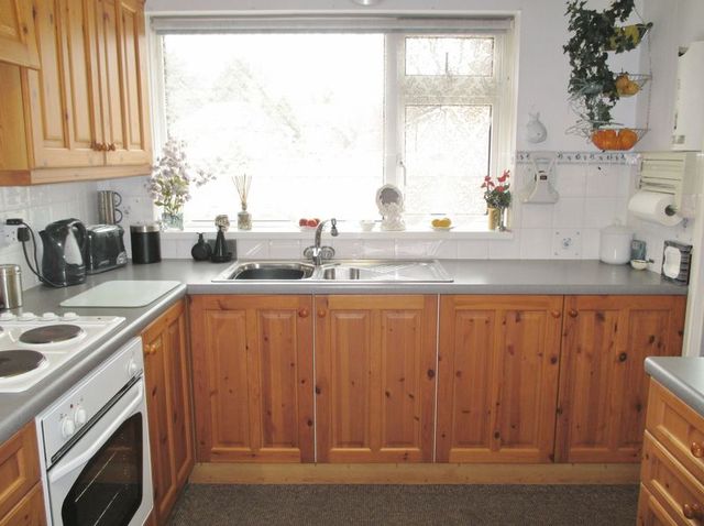  Image of 2 bedroom Flat for sale in Sparrow Road Yeovil BA21 at Sparrow Road  Yeovil, BA21 4BT