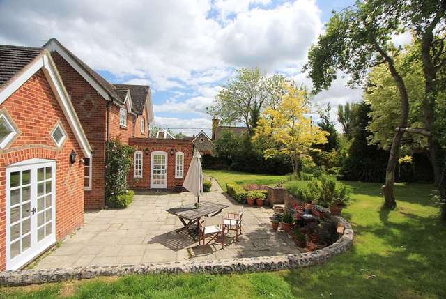  Image of 4 bedroom Semi-Detached house for sale in Spring Lane Aston Upthorpe Didcot OX11 at Spring Lane Aston Upthorpe Didcot, OX11 9EH