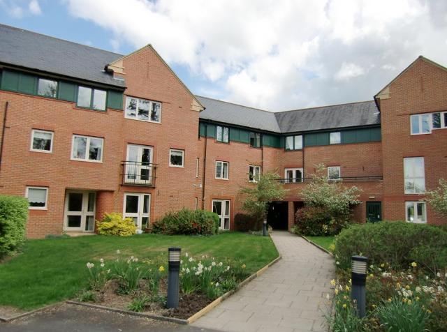  Image of 1 bedroom Apartment to rent in Woodland Road Darlington DL3 at Squires Court Woodland Road Darlington, DL3 9XZ