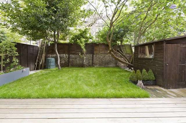  Image of 2 bedroom Ground Flat to rent in St. Charles Square London W10 at St Charles Square  London, W10 6EN