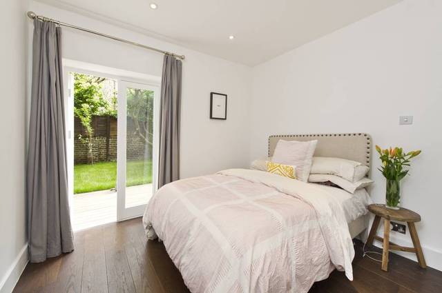  Image of 2 bedroom Ground Flat to rent in St. Charles Square London W10 at St Charles Square  London, W10 6EN