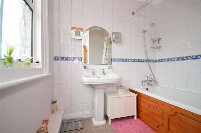  Image of 2 bedroom Flat for sale in St. James Road East Grinstead RH19 at East Grinstead West Sussex East Grinstead, RH19 1DL