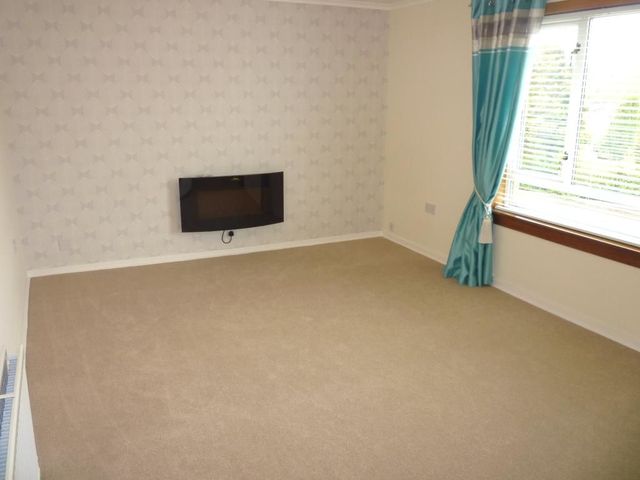  Image of 2 bedroom Flat to rent in Station Road Oakley Dunfermline KY12 at Oakley Fife Fife, KY12 9RJ