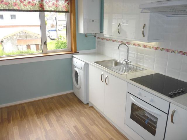  Image of 2 bedroom Flat to rent in Station Road Oakley Dunfermline KY12 at Oakley Fife Fife, KY12 9RJ