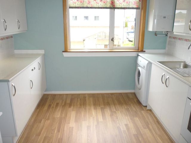  Image of 2 bedroom Flat to rent in Station Road Oakley Dunfermline KY12 at Oakley Fife Fife, KY12 9RJ