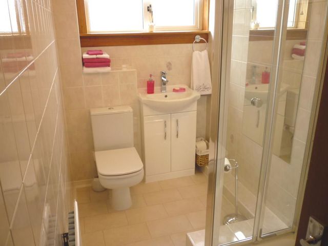  Image of 2 bedroom Flat to rent in Station Road Oakley Dunfermline KY12 at Oakley Fife Fife, KY12 9RJ