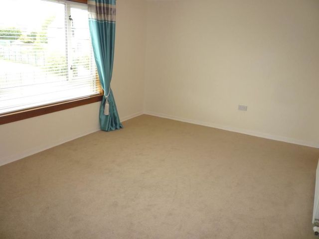  Image of 2 bedroom Flat to rent in Station Road Oakley Dunfermline KY12 at Oakley Fife Fife, KY12 9RJ