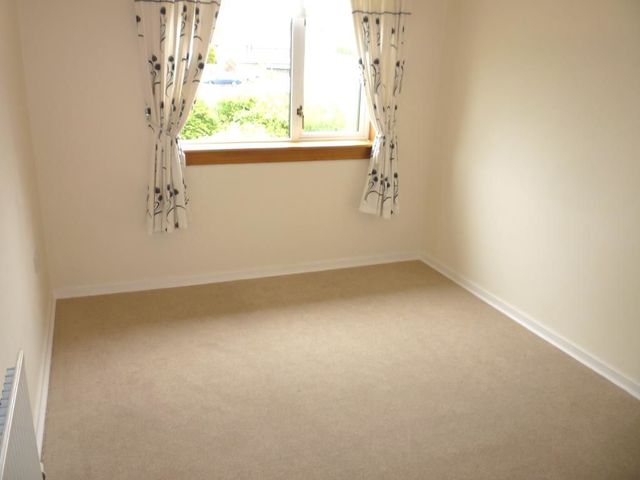  Image of 2 bedroom Flat to rent in Station Road Oakley Dunfermline KY12 at Oakley Fife Fife, KY12 9RJ