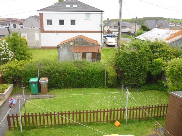 Image of 2 bedroom Flat to rent in Station Road Oakley Dunfermline KY12 at Oakley Fife Fife, KY12 9RJ