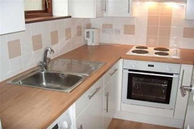  Image of Flat to rent in Station Road Redhill RH1 at Redhill, RH1 1PF