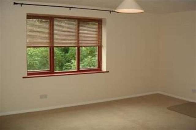  Image of Flat to rent in Station Road Redhill RH1 at Redhill, RH1 1PF