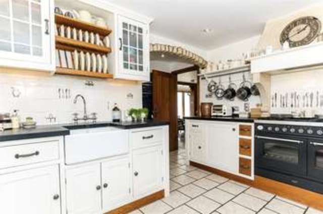  Image of 4 bedroom Detached house for sale in Steventon Hill Steventon Abingdon OX13 at Steventon Abingdon Steventon, OX13 6AA