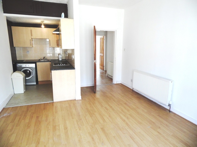 Image of 2 bedroom Flat to rent in Stock Street Paisley PA2 at Paisley Renfrewshire Renfrewshire, PA2 6NJ