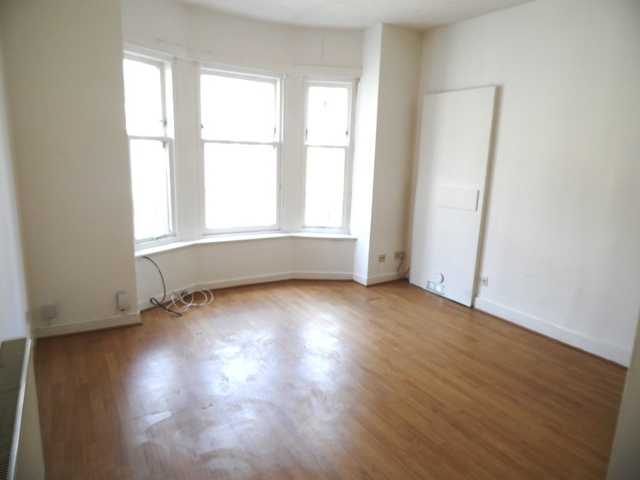  Image of 2 bedroom Flat to rent in Stock Street Paisley PA2 at Paisley Renfrewshire Renfrewshire, PA2 6NJ