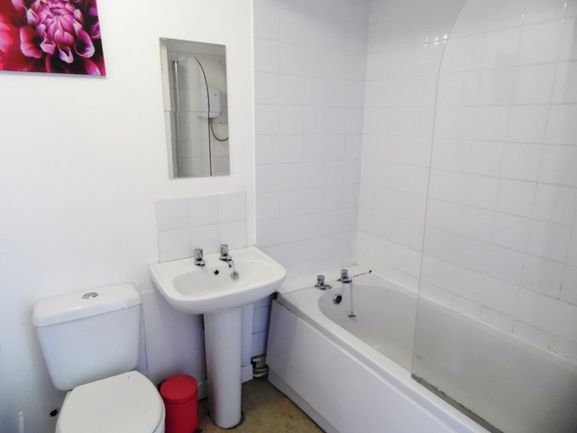  Image of 2 bedroom Flat to rent in Stock Street Paisley PA2 at Paisley Renfrewshire Renfrewshire, PA2 6NJ