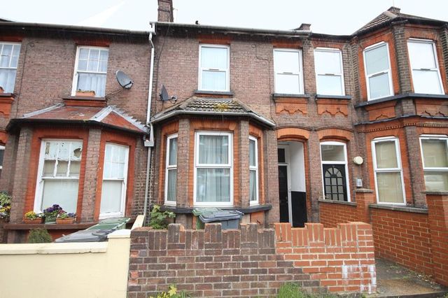  Image of 3 bedroom Terraced house to rent in Stockwood Crescent Luton LU1 at Stockwood Crescent  Luton, LU1 3SS