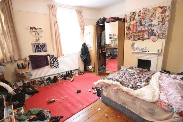  Image of 3 bedroom Terraced house to rent in Stockwood Crescent Luton LU1 at Stockwood Crescent  Luton, LU1 3SS