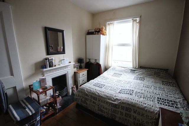  Image of 3 bedroom Terraced house to rent in Stockwood Crescent Luton LU1 at Stockwood Crescent  Luton, LU1 3SS