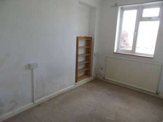  Image of 2 bedroom Flat for sale in Marlow Road Stokenchurch High Wycombe HP14 at Marlow Road Stokenchurch Stokenchurch, HP14 3QJ