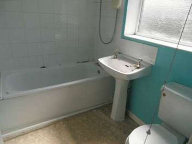 Image of 2 bedroom Flat for sale in Marlow Road Stokenchurch High Wycombe HP14 at Marlow Road Stokenchurch Stokenchurch, HP14 3QJ