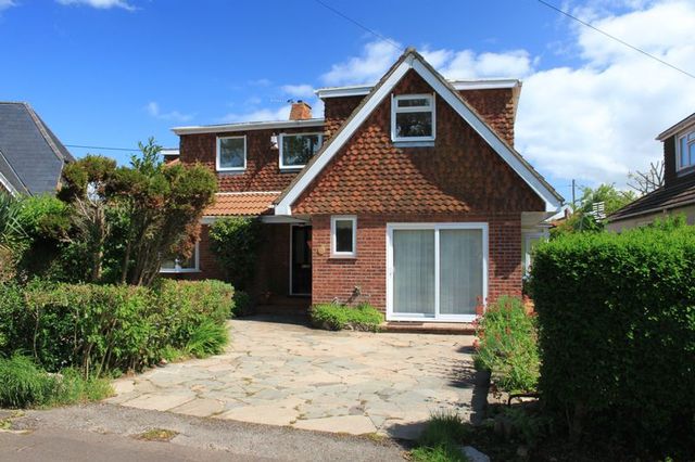  Image of 4 bedroom Detached house for sale in Burnt House Lane Stubbington Fareham PO14 at Burnt House Lane  Stubbington, PO14 2EE
