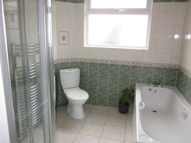  Image of 4 bedroom Detached house for sale in Burnt House Lane Stubbington Fareham PO14 at Burnt House Lane  Stubbington, PO14 2EE