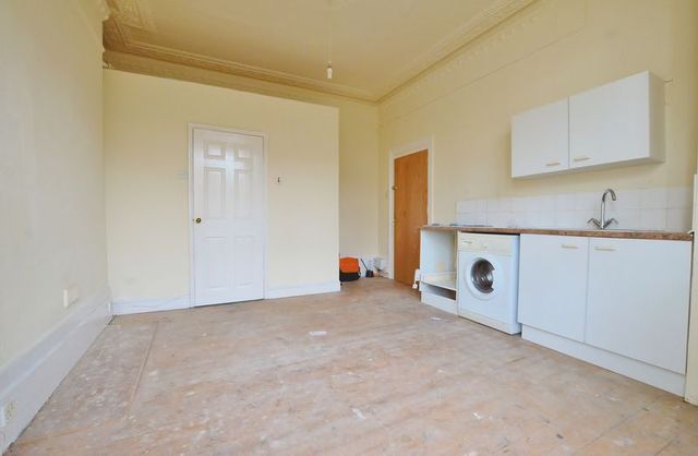  Image of 1 bedroom Flat to rent in Queen Elizabeths Walk London N16 at Queen Elizabeths Walk  London, N16 5UG