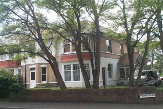  Image of 2 bedroom Flat to rent in Surrey Road Westbourne Bournemouth BH4 at Bournemouth, BH4 9BX