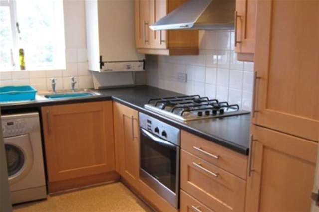  Image of 2 bedroom Flat to rent in Surrey Road Westbourne Bournemouth BH4 at Bournemouth, BH4 9BX