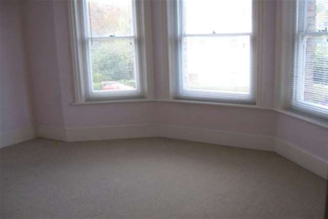  Image of 2 bedroom Flat to rent in Surrey Road Westbourne Bournemouth BH4 at Bournemouth, BH4 9BX