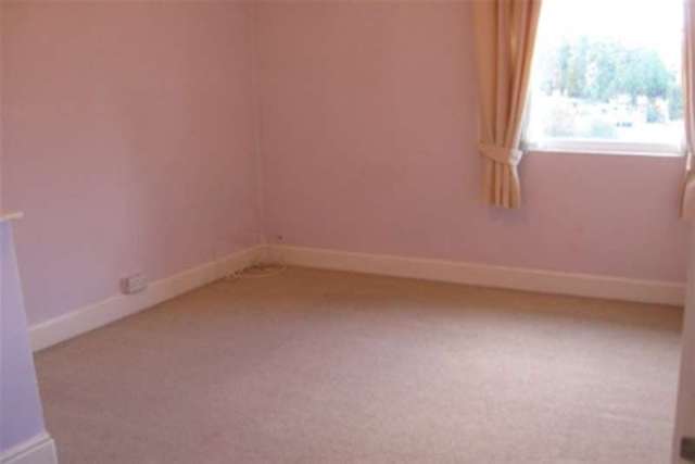  Image of 2 bedroom Flat to rent in Surrey Road Westbourne Bournemouth BH4 at Bournemouth, BH4 9BX