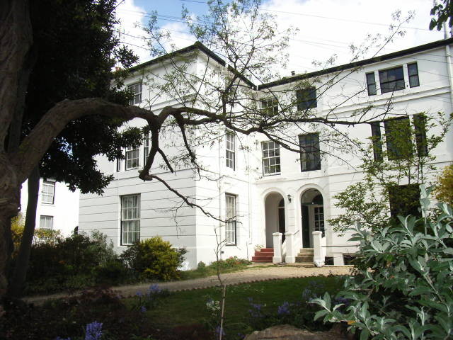  Image of 2 bedroom Flat to rent in Sussex Road Southsea PO5 at Southsea, PO5 3EX