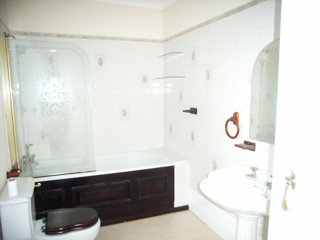  Image of 2 bedroom Flat to rent in Sussex Road Southsea PO5 at Southsea, PO5 3EX