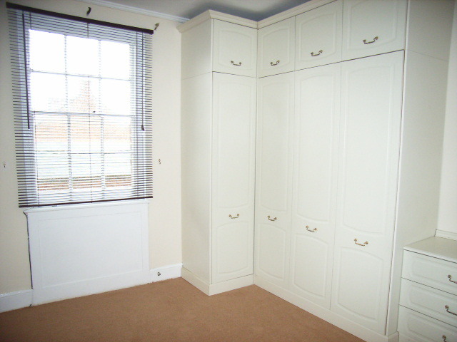  Image of 2 bedroom Flat to rent in Sussex Road Southsea PO5 at Southsea, PO5 3EX