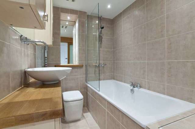  Image of 1 bedroom Ground Flat to rent in Sutherland Avenue London W9 at Sutherland Avenue  London, W9 2HQ