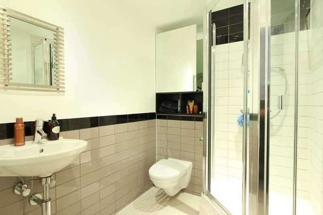  Image of 2 bedroom Apartment to rent in Upper Richmond Road London SW15 at East Putney, SW15 2SR
