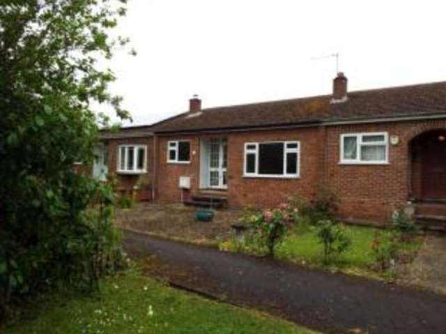  Image of 2 bedroom Bungalow for sale in Elmhurst Tadley RG26 at Tadley Hampshire Tadley, RG26 3LF
