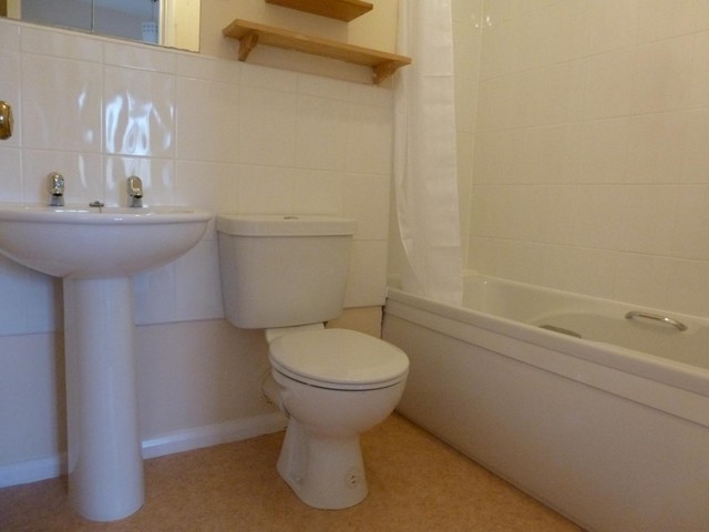  Image of 2 bedroom Flat to rent in Tamarin Gardens Cherry Hinton Cambridge CB1 at Cambridge, CB1 9GJ