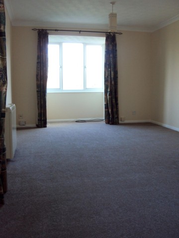  Image of 2 bedroom Flat to rent in Tamarin Gardens Cherry Hinton Cambridge CB1 at Cambridge, CB1 9GJ