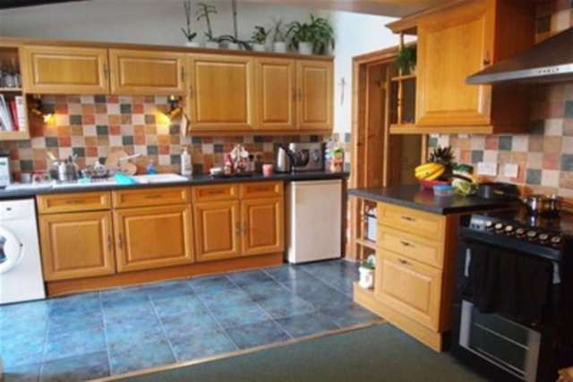  Image of 3 bedroom Terraced house to rent in Winchester Street Taunton TA1 at Taunton, TA1 1QQ