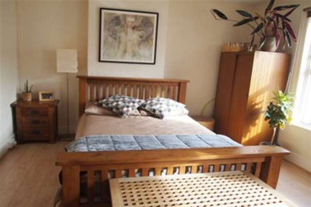  Image of 3 bedroom Terraced house to rent in Winchester Street Taunton TA1 at Taunton, TA1 1QQ