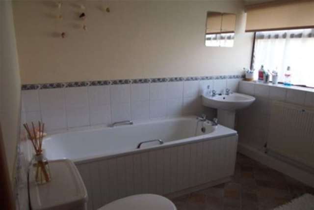  Image of 3 bedroom Terraced house to rent in Winchester Street Taunton TA1 at Taunton, TA1 1QQ