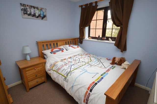  Image of 3 bedroom Detached house for sale in Tennyson Avenue Houghton Regis Dunstable LU5 at Tennyson Avenue  Houghton Regis, LU5 5UQ